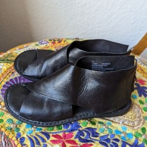 Modern Börn genuine leather Iwa sandals